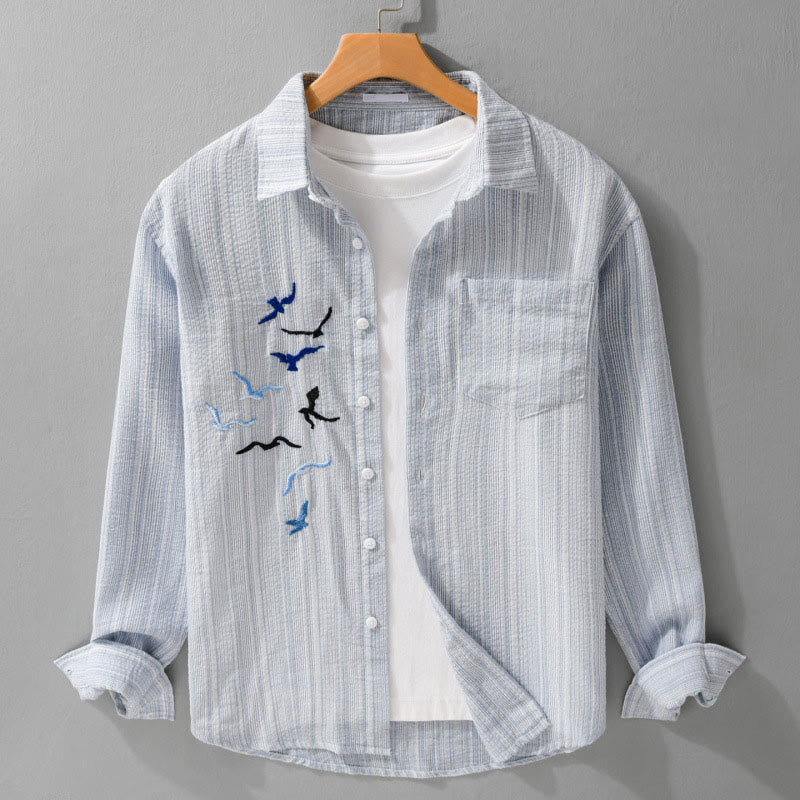 Buddha Stones Camisa de algodón de manga larga para hombre con estampado de rayas de pájaro bordado y bolsillo - Azul claro - US/UK/AU42, EU52 (3XL) - image 0