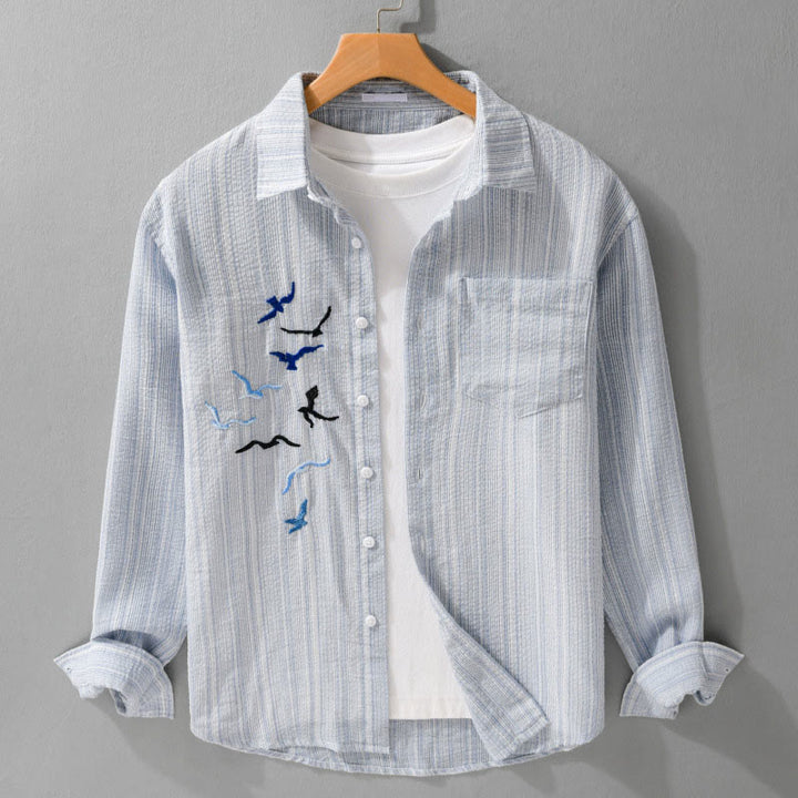 Buddha Stones Camisa de algodón de manga larga para hombre con estampado de rayas de pájaro bordado y bolsillo - Azul claro - US/UK/AU42, EU52 (3XL) - image 0
