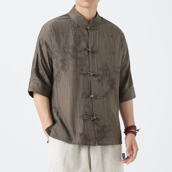 Buddha Stones Camisa de hombre de manga corta con diseño de agujas de pino y botones de rana - image 1