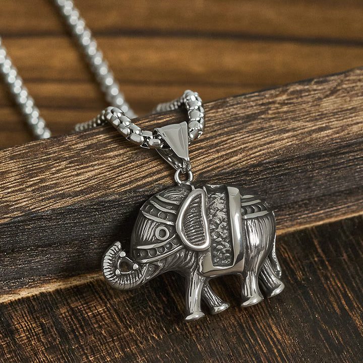 Collar con colgante de elefante de acero de titanio y Buddha Stones - image 1