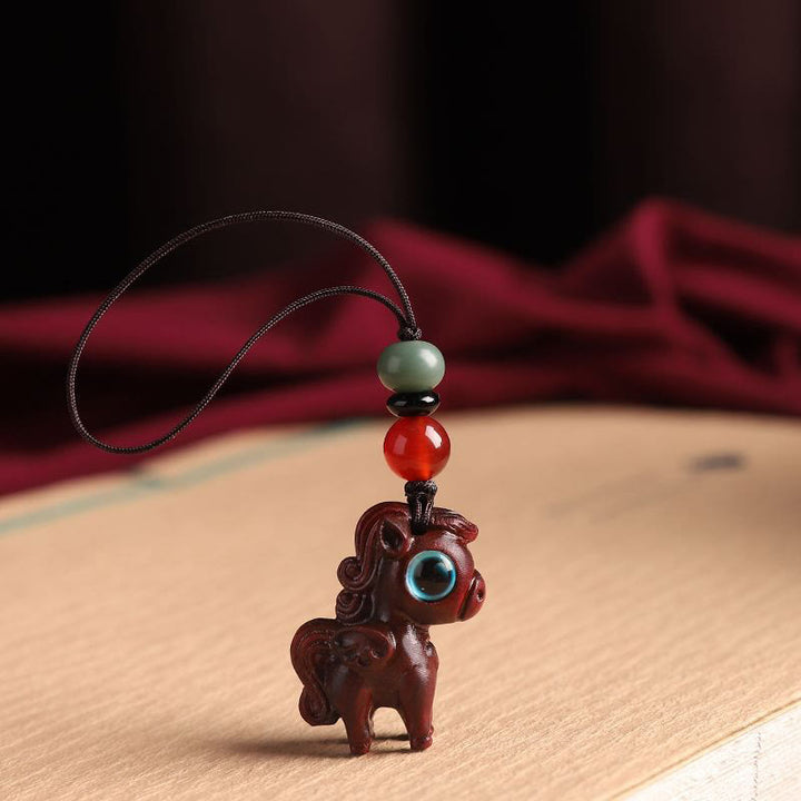 Buddha Stones Llavero relajante de sándalo rojo y sándalo verde con hoja pequeña del Año del Caballo - Decoración colgante de hoja pequeña de sándalo rojo - image 1