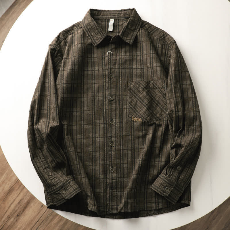 Buddha Stones Camisas de manga larga de algodón para hombre con estampado de cuadros bordados y bolsillo para el viaje de otoño - Verde oliva oscuro - US/UK/AU42, EU52 (3XL) - image 2