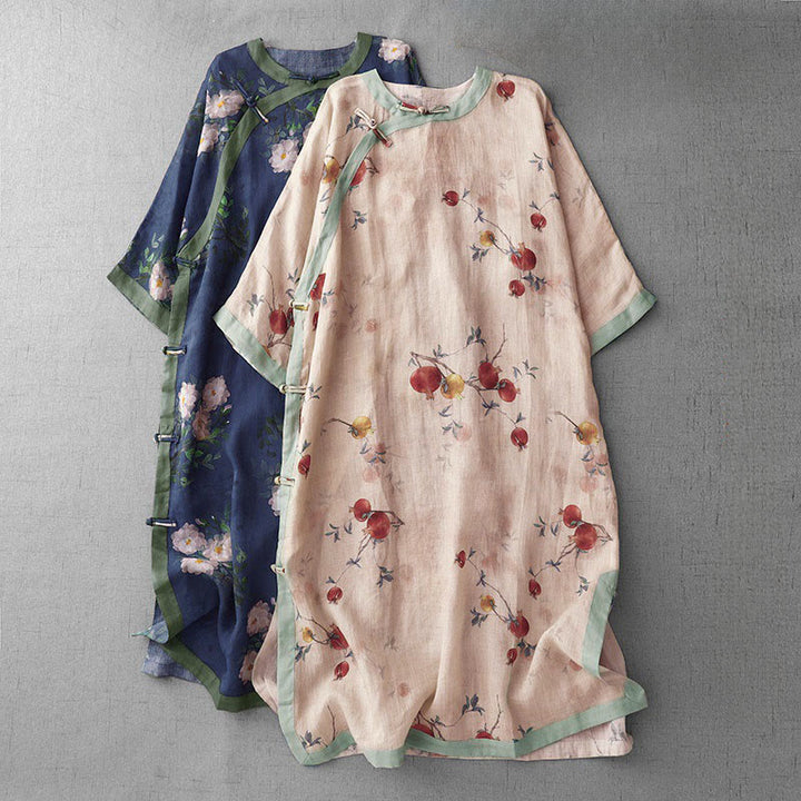 Vestido midi de manga corta con estampado de flores de granada, orquídeas y botones de rana, con abertura lateral y diseño de Buddha Stones. - image 0