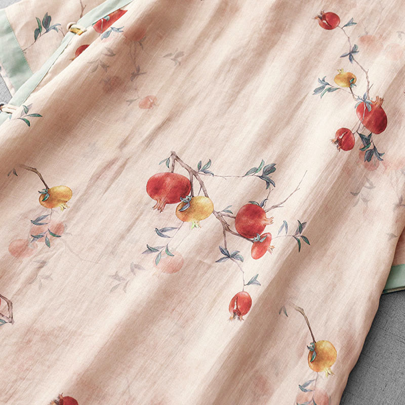 Vestido midi de manga corta con estampado de flores de granada, orquídeas y botones de rana, con abertura lateral y diseño de Buddha Stones. - image 8