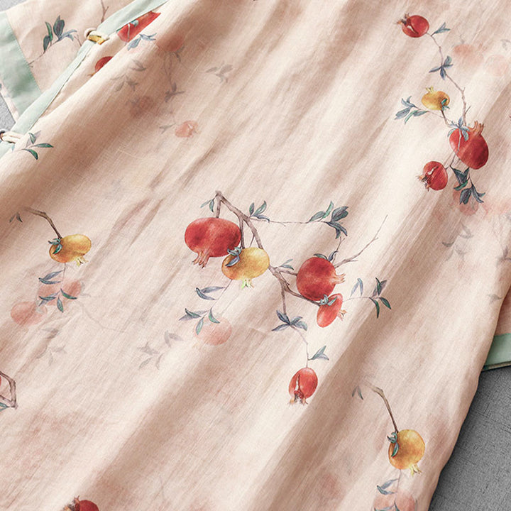 Vestido midi de manga corta con estampado de flores de granada, orquídeas y botones de rana, con abertura lateral y diseño de Buddha Stones. - image 8