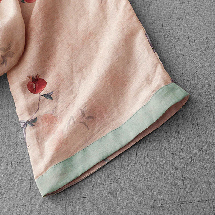 Vestido midi de manga corta con estampado de flores de granada, orquídeas y botones de rana, con abertura lateral y diseño de Buddha Stones. - image 5