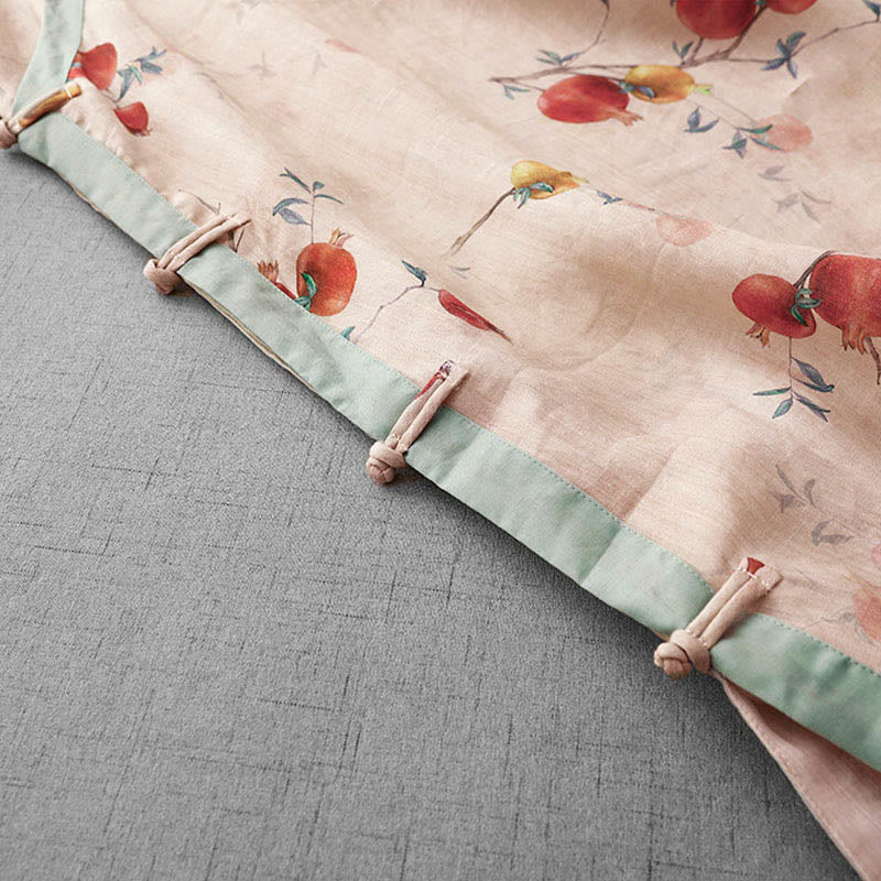 Vestido midi de manga corta con estampado de flores de granada, orquídeas y botones de rana, con abertura lateral y diseño de Buddha Stones. - image 9