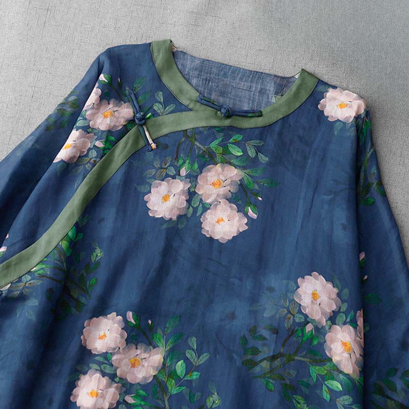Vestido midi de manga corta con estampado de flores de granada, orquídeas y botones de rana, con abertura lateral y diseño de Buddha Stones. - image 13