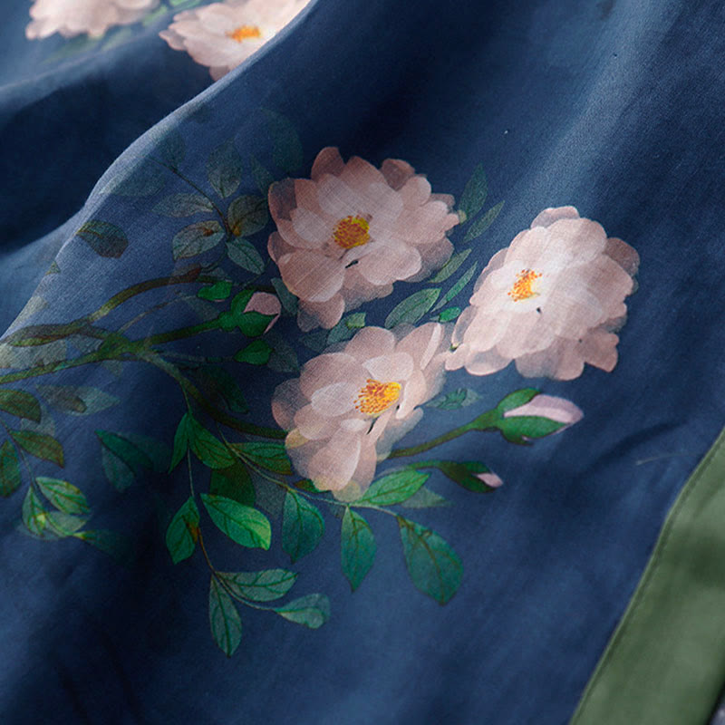 Vestido midi de manga corta con estampado de flores de granada, orquídeas y botones de rana, con abertura lateral y diseño de Buddha Stones. - image 14