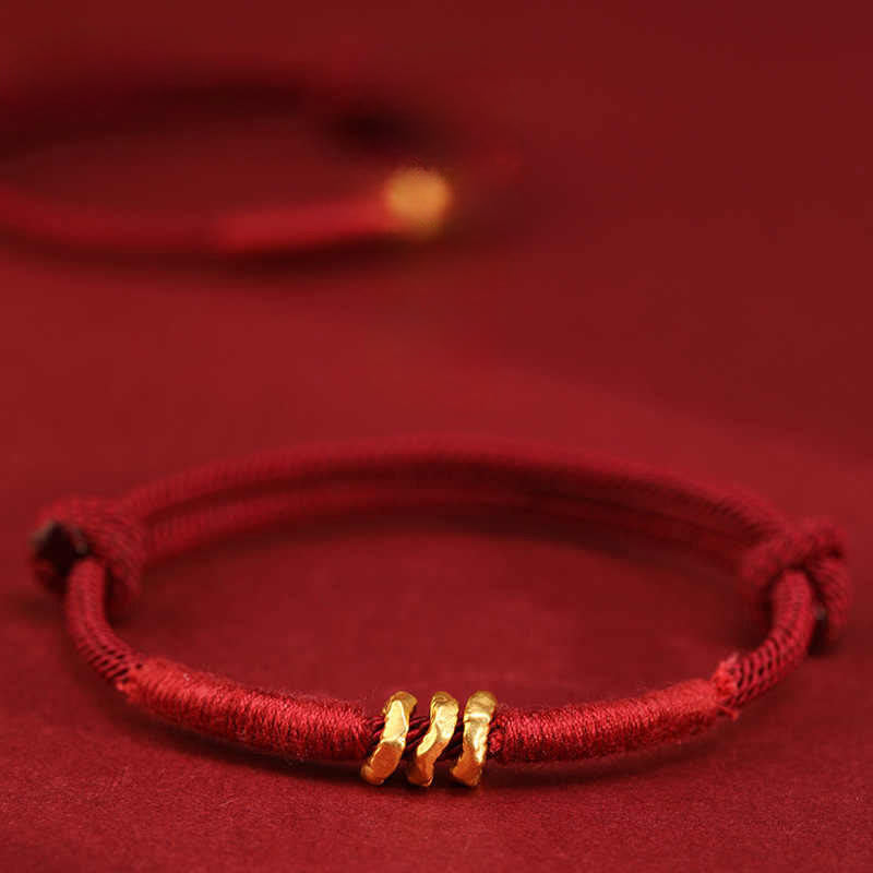 Buddha Stones Pulsera de tobillo trenzada de cuerda roja de la suerte hecha a mano con diseño de anillo de oro 999 - Tobillera de tres cuentas - Tobillera (circunferencia de la tobillera 19-23 cm) - image 0