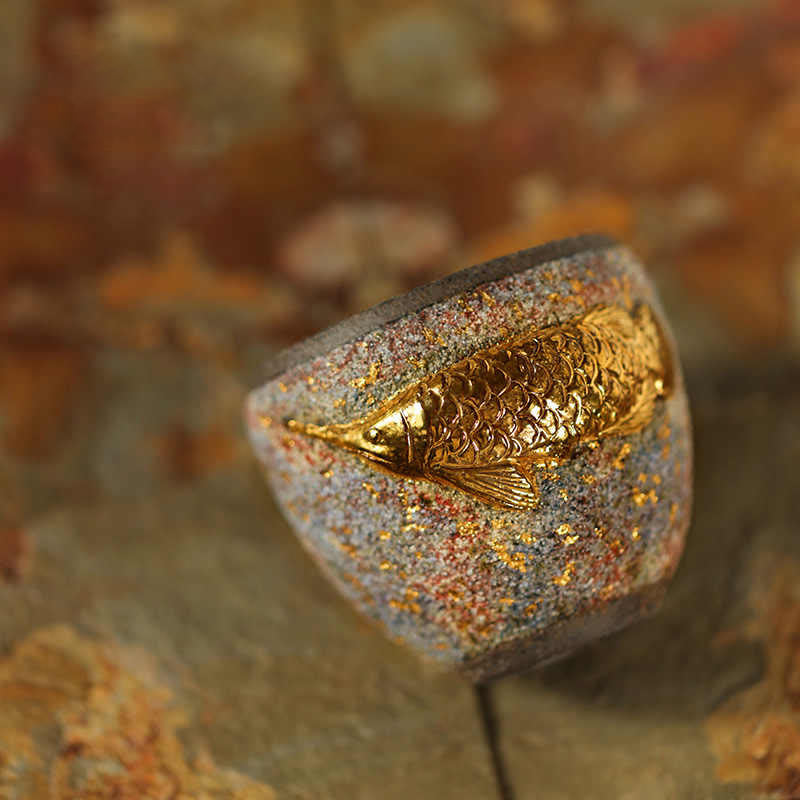 Buddha Stones Taza de té de cerámica con forma de pez koi Arowana dorado, taza de té Kung Fu - image 3