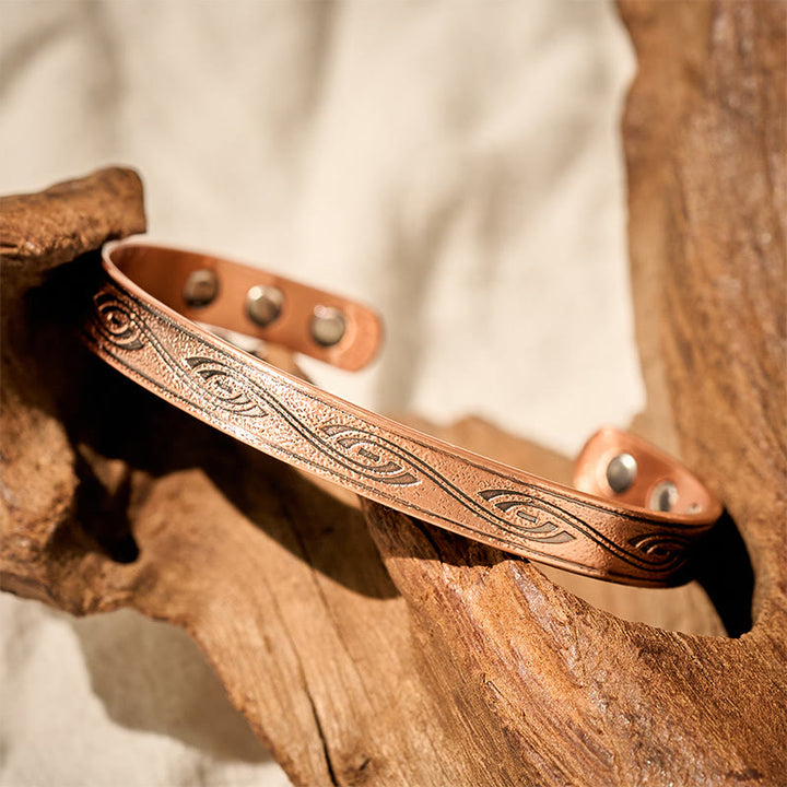 Buddha Stones Brazalete ajustable abierto con diseño en espiral de cobre - image 1