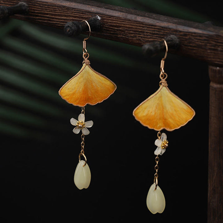 Buddha Stones Pendientes colgantes de la buena fortuna con gancho de cobre y hoja de ginkgo amarillo, hechos a mano y de seda - image 2