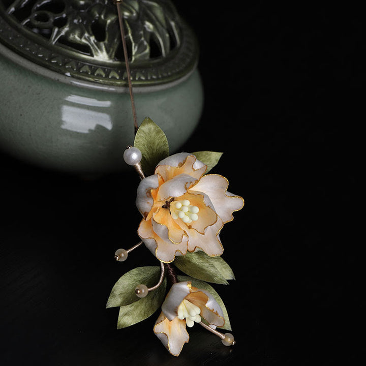 Buddha Stones Broche de la buena suerte con flor de peonía dorada hecha a mano en seda - image 11