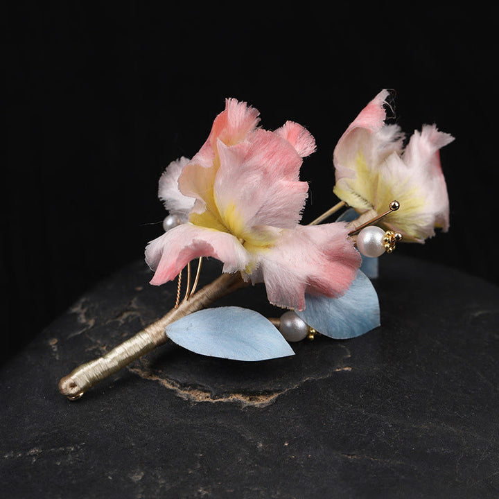 Buddha Stones Broche protector de flor de iris rosa hecho a mano con arte de seda - Iris rosa de unos 7 cm - image 0