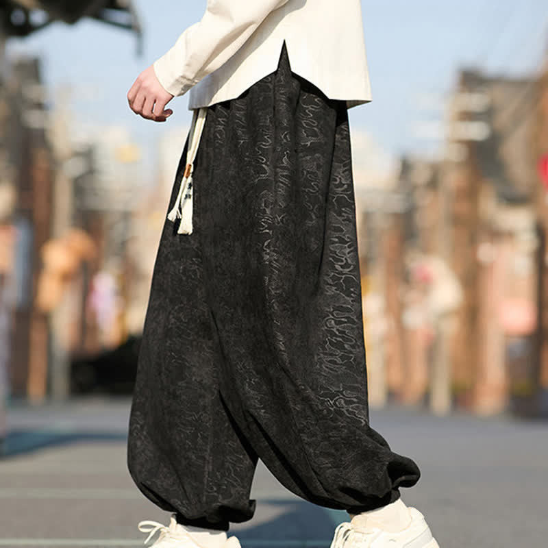 Buddha Stones Pantalones harem para hombre de jacquard negro con cordón ajustable, puños elásticos y bolsillos. - image 4