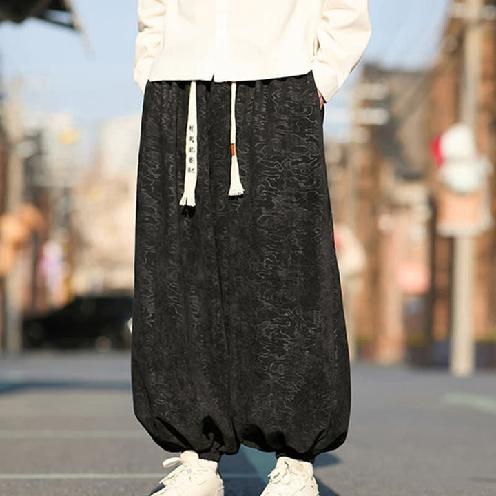 Buddha Stones Pantalones harem para hombre de jacquard negro con cordón ajustable, puños elásticos y bolsillos. - image 2