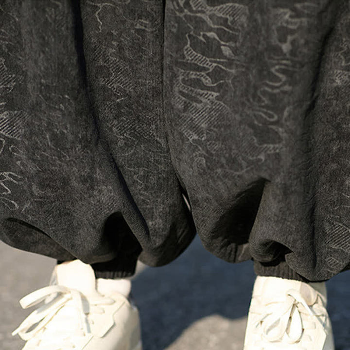 Buddha Stones Pantalones harem para hombre de jacquard negro con cordón ajustable, puños elásticos y bolsillos. - image 9