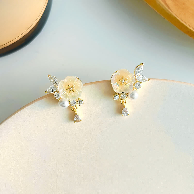 Buddha Stones Pendientes de clip con forma de rosa blanca y circonita de cobre. - Pendientes (postes de plata de ley 925) - image 0