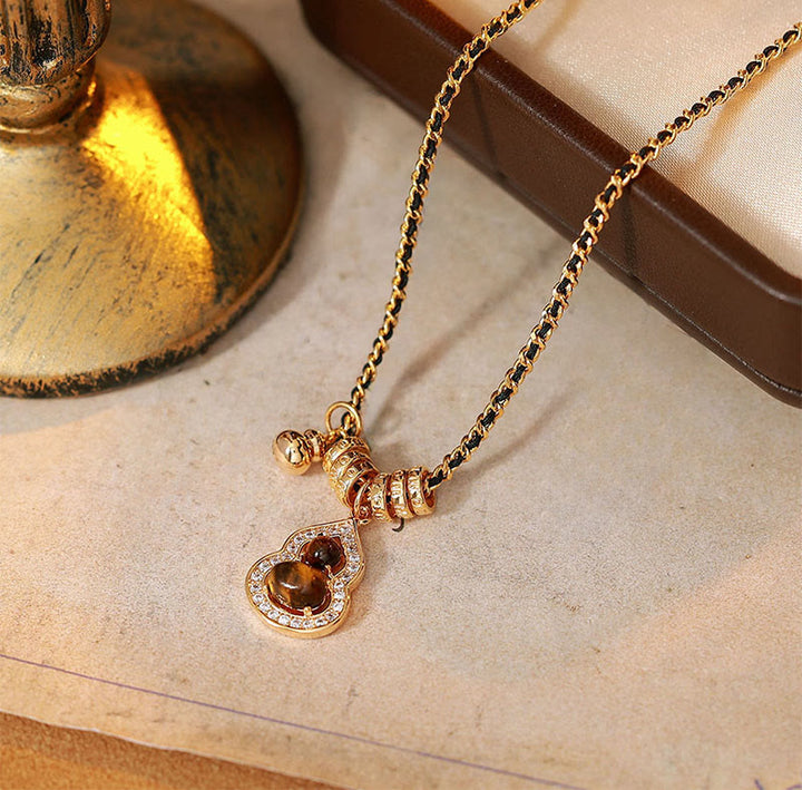 Buddha Stones Colgante de collar de fuerza con forma de ojo de tigre y doble calabaza, chapado en oro y cobre. - image 1