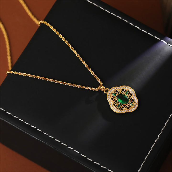 Buddha Stones Collar con colgante de la suerte con cadena chapada en oro y diseño hueco de trébol de cuatro hojas. - image 3