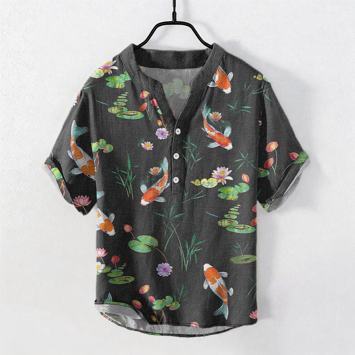 Buddha Stones Camisa de manga corta con medio botón para hombre, de algodón, con estampado de peces koi y loto. - Gris oscuro - US/UK/AU50, EU60 (5XL) - image 0