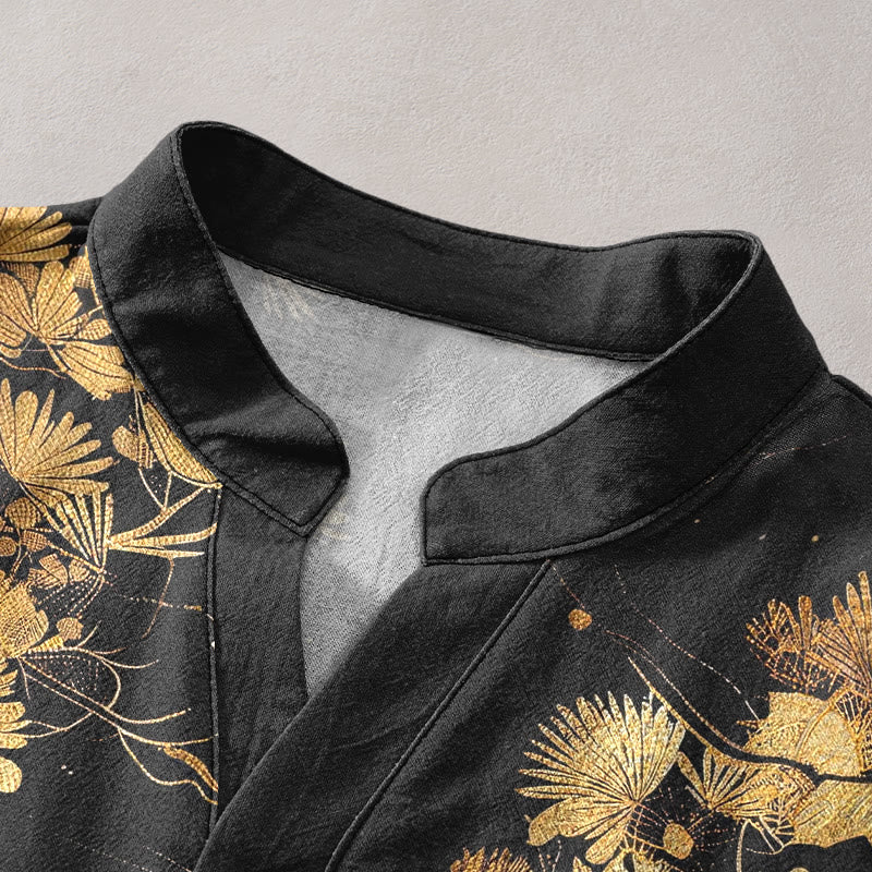 Buddha Stones Camisa de manga corta con medio botón para hombre, con estampado de pino, algodón y grulla blanca. - image 2