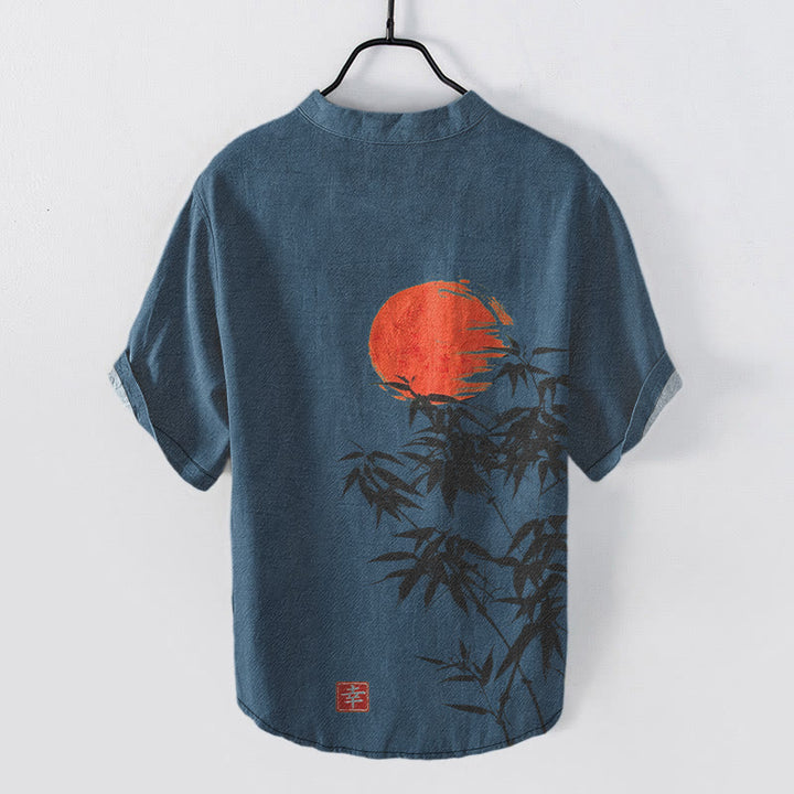 Buddha Stones Camisa de manga corta con medio botón para hombre, de algodón, con estampado sencillo de bambú y sol rojo. - image 7