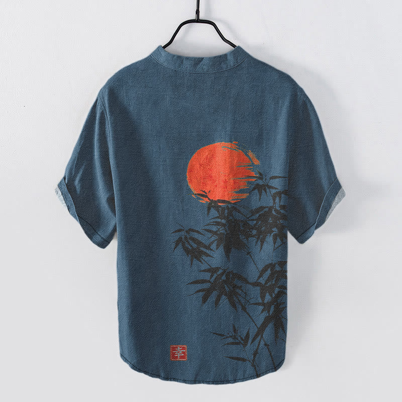Buddha Stones Camisa de manga corta con medio botón para hombre, de algodón, con estampado sencillo de bambú y sol rojo. - image 7