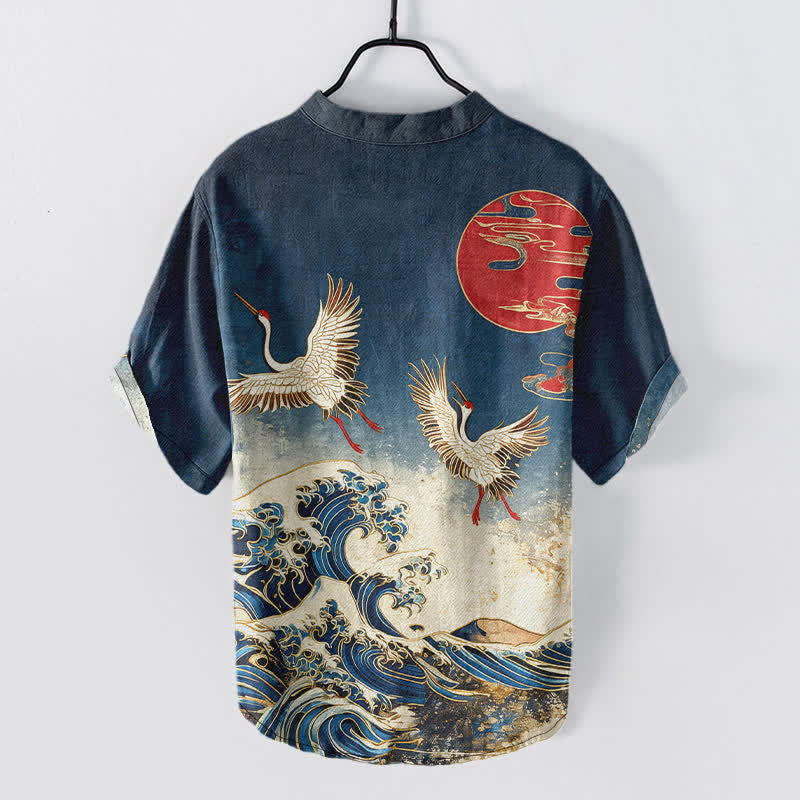 Buddha Stones Camisa de manga corta con medio botón para hombre, de algodón, con estampado de grullas, olas y sol. - image 1
