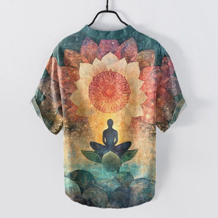 Buddha Stones Camisa de manga corta con medio botón para hombre, con estampado de figura de loto meditando, de algodón. - image 8
