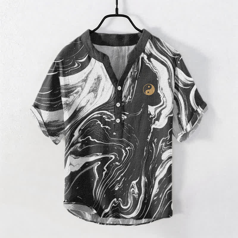 Buddha Stones Camisa de manga corta con medio botón y estampado de Tai Chi para hombre, de algodón. - Negro - US/UK/AU50, EU60 (5XL) - image 0
