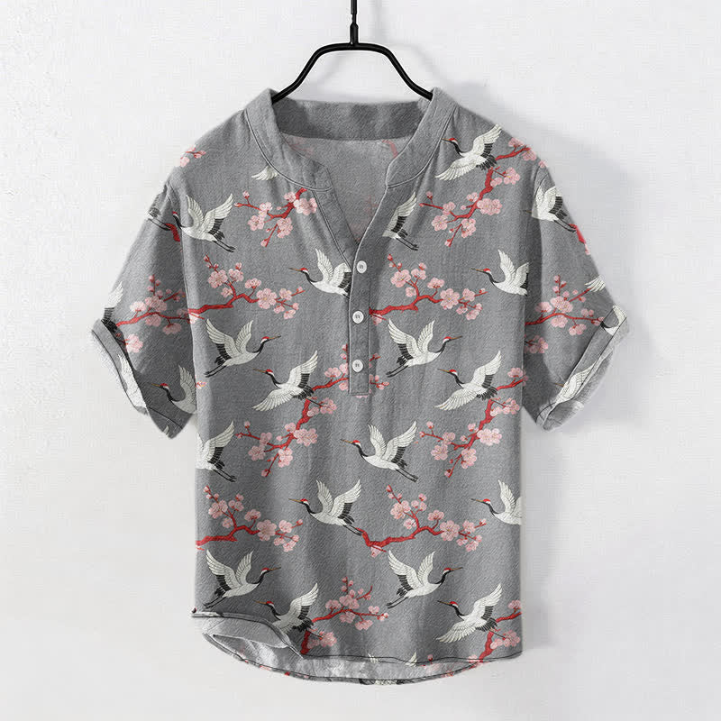 Buddha Stones Camisa Henley de manga corta para hombre con estampado de flores de ciruelo de Crane - image 0
