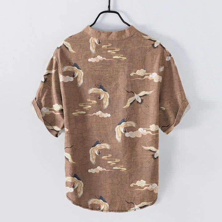 Buddha Stones Camisa de manga corta con medio botón para hombre con estampado de pájaros voladores y nubes. - image 1
