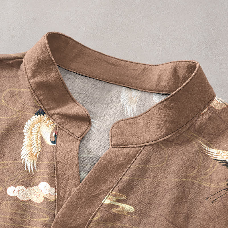 Buddha Stones Camisa de manga corta con medio botón para hombre con estampado de pájaros voladores y nubes. - image 2