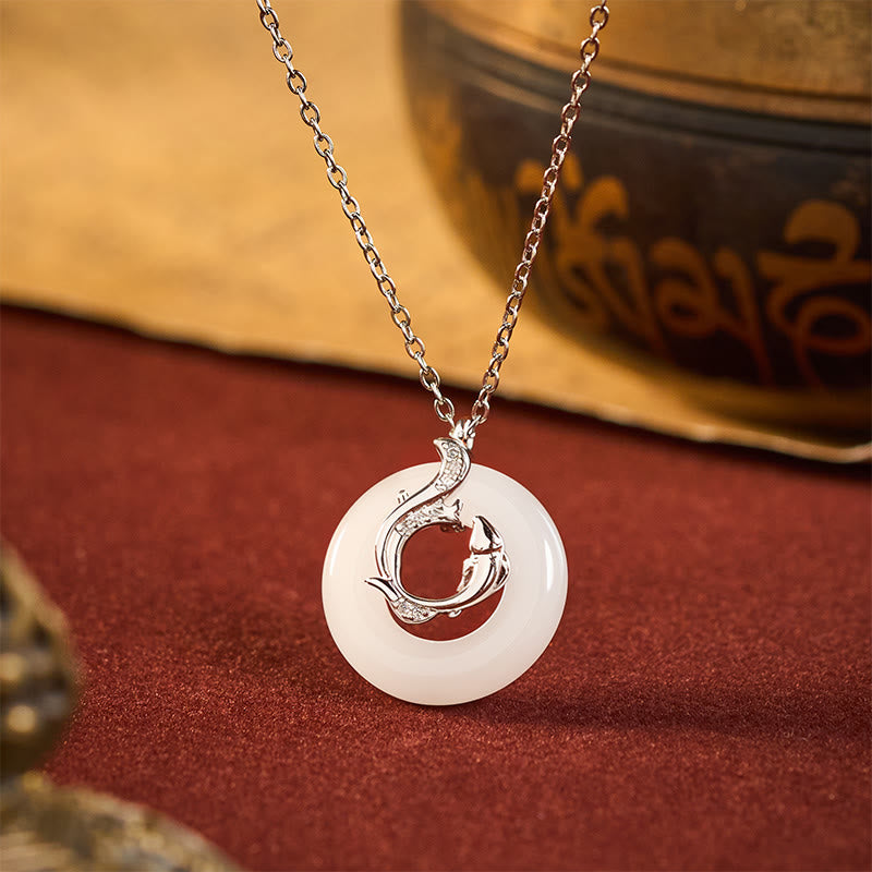 Buddha Stones Colgante de collar con hebilla de la paz y pez koi, símbolo de buena fortuna. - Hebilla de la paz con peces koi - image 0