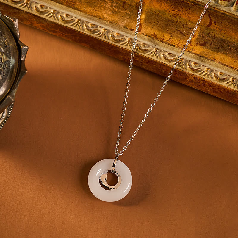 Buddha Stones Colgante de collar con hebilla de la paz y pez koi, símbolo de buena fortuna. - image 1