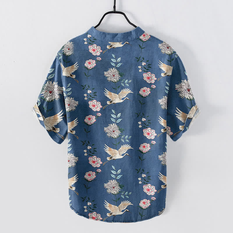 Buddha Stones Camisa de manga corta con medio botón y estampado floral de grullas de algodón para hombre - image 1