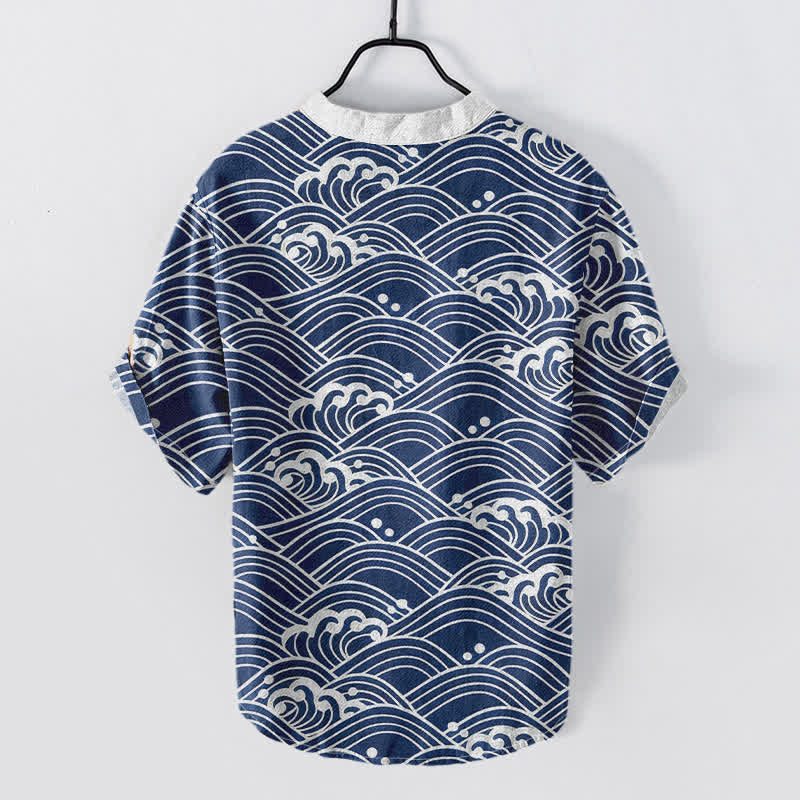 Buddha Stones Camisa de manga corta con medio botón para hombre con emblema de ola de algodón - image 1