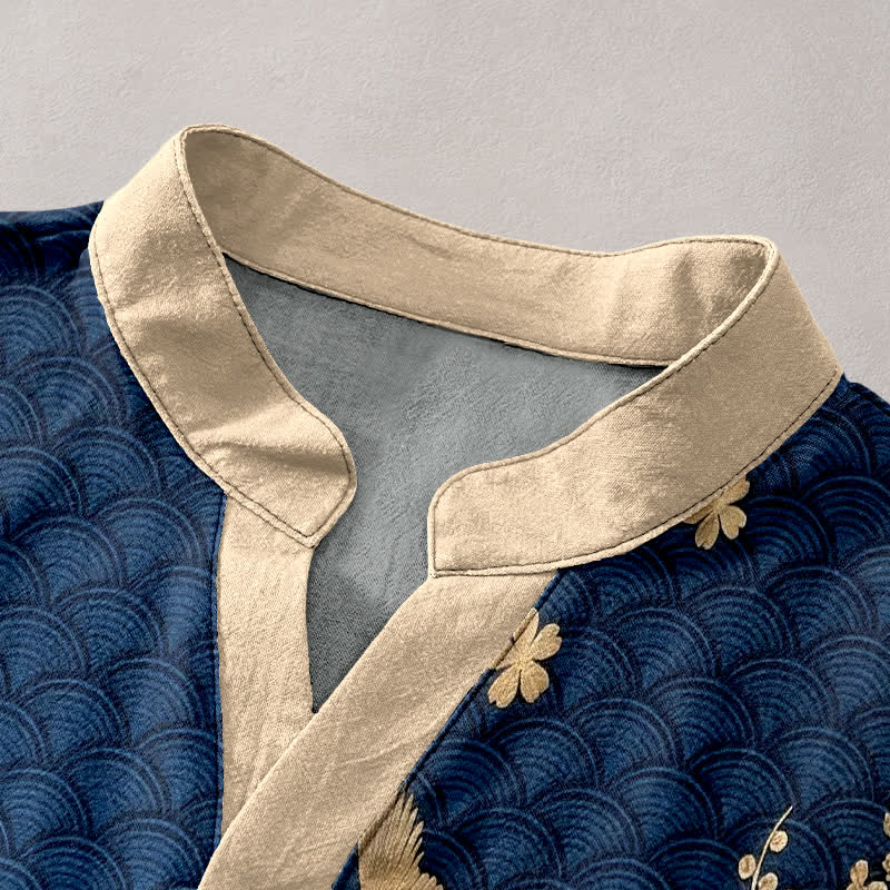 Buddha Stones Camisa de manga corta con medio botón para hombre, con estampado de flor de ciruelo, luna llena y emblema de grulla. - image 2