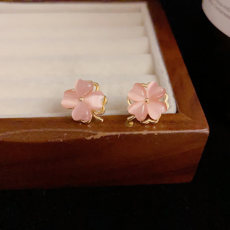 Buddha Stones Pendientes de botón giratorios con diseño de flor de cuatro hojas rosa ojo de gato. - Ojo de gato rosa (postes de plata de ley 925) - image 0