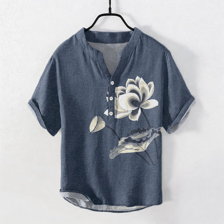 Buddha Stones Camisa de manga corta con medio botón y estampado de loto en acuarela de algodón para hombre - Azul acero - US/UK/AU50, EU60 (5XL) - image 5