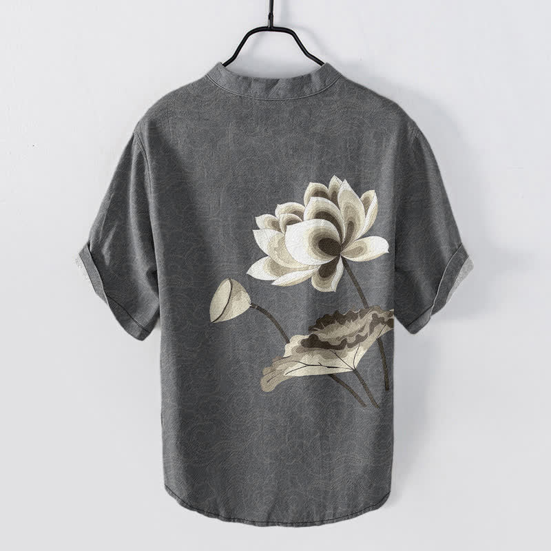 Buddha Stones Camisa de manga corta con medio botón y estampado de loto en acuarela de algodón para hombre - image 8