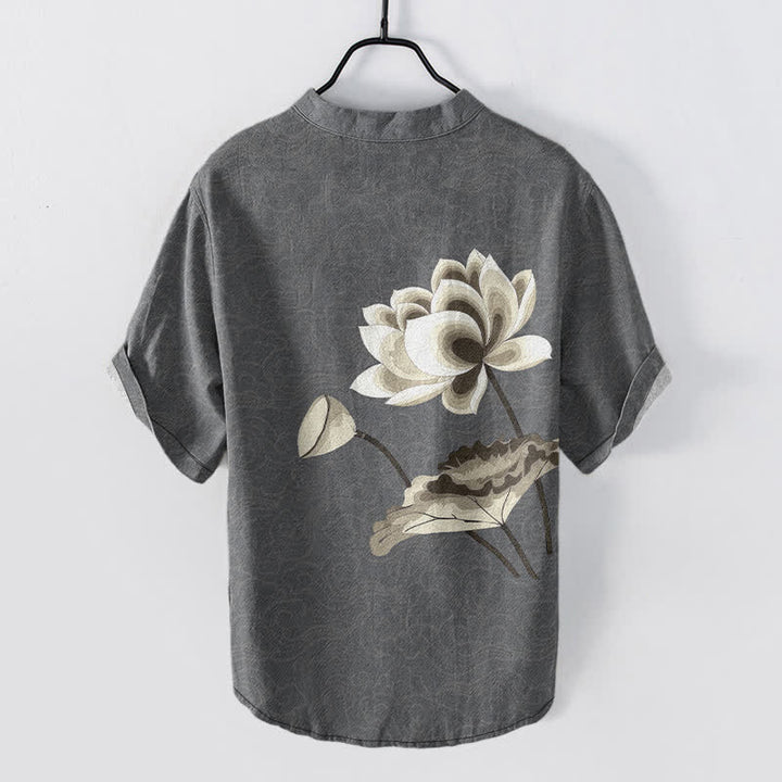 Buddha Stones Camisa de manga corta con medio botón y estampado de loto en acuarela de algodón para hombre - image 8