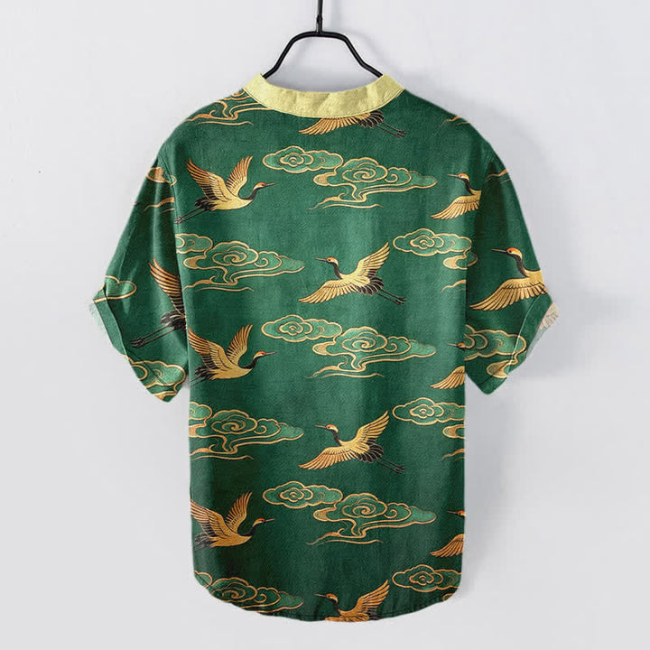 Buddha Stones Camisa de manga corta con medio botón para hombre, con estampado de grulla dorada y nubes auspiciosas, de algodón. - image 1