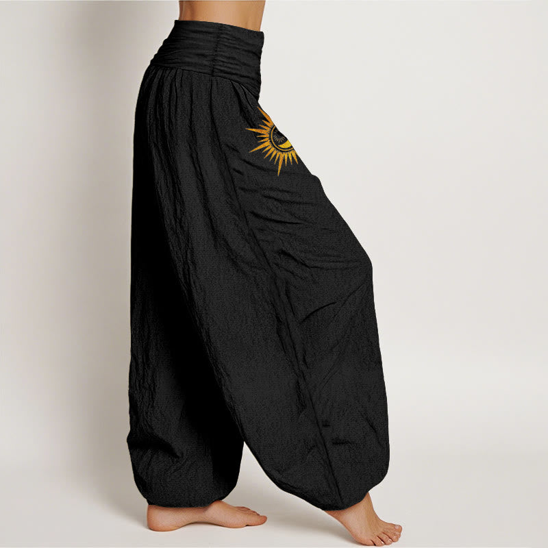 Buddha Stones Pantalones harem de mujer con cintura elástica y estampado de fases lunares y sol dorado, de algodón puro para mujer. - image 1