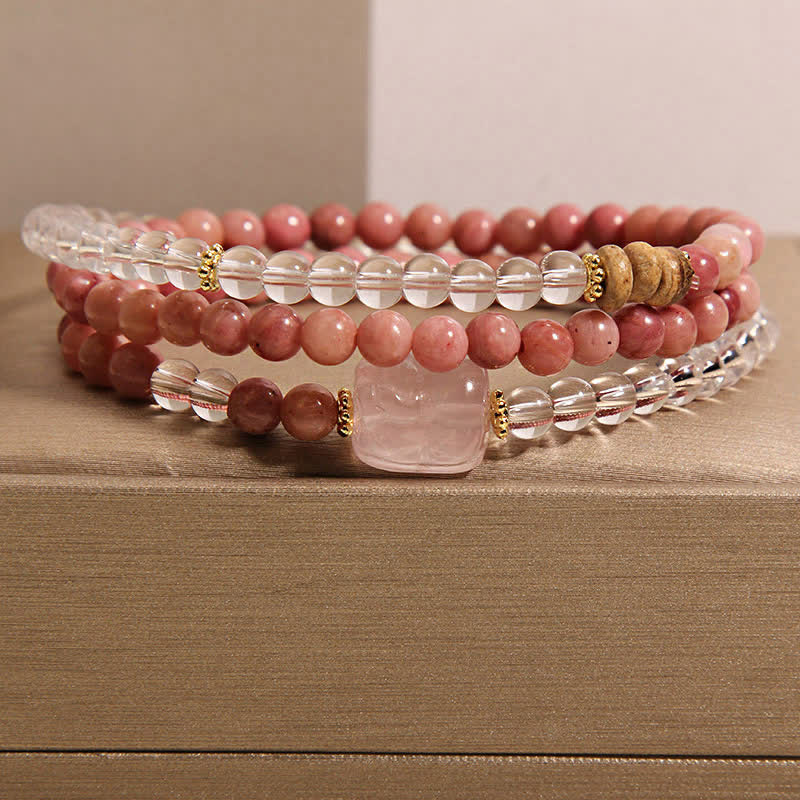Buddha Stones Pulsera PiXiu de triple vuelta con cuarzo transparente rodonita y cuarzo rosa - Rodonita (circunferencia de la muñeca: 17–18 cm) - image 0