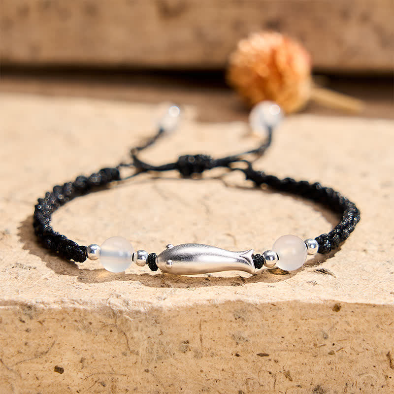 Buddha Stones Pulsera protectora de plata de ley 999 con diseño de pez koi y ágata blanca trenzada. - Pez koi (circunferencia de la muñeca: 14-18 cm) - Plata de ley 999 - image 0
