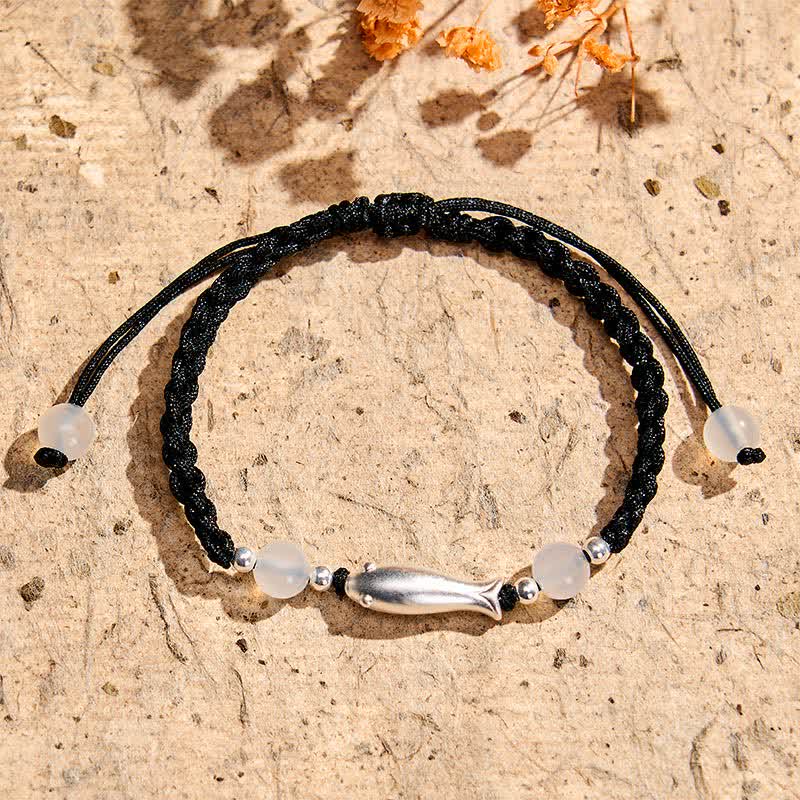 Buddha Stones Pulsera protectora de plata de ley 999 con diseño de pez koi y ágata blanca trenzada. - image 1