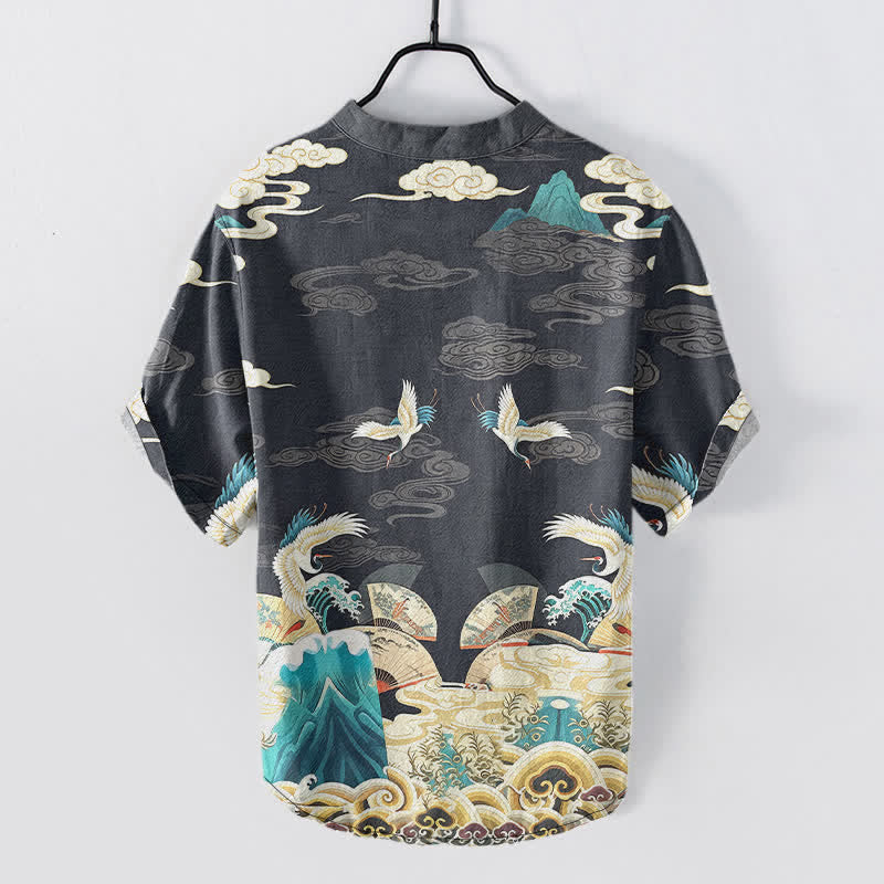 Buddha Stones Camisa de manga corta con medio botón para hombre, de algodón, con estampado de nubes y grullas. - image 1